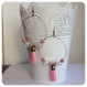 Boucles d'oreilles fil mémoire de forme bronze, perles roses, blanc transparent, jade vieux rose et pompon rose 