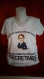 Tee-shirt col v imprimé "toutes les femmes naissent égales mais les meilleures deviennent secrétaire" 