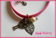 Bracelet double en tissu rose avec breloques couleur bronze 