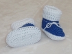 Chausson bébé au crochet bottes bleu marine revers blanc 
