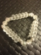Bracelet perles en verre givré blanc, perles en plastique et charm's 