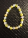 Bracelet perles en plastique blanches et jaune 