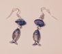 Paire de boucles d'oreilles poisson en métal argenté et sa perle bleue et blanche 