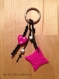 Porte clef losange rose fuchsia à motifs son coeur en fimo rose et ses perles 