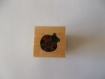 Tampon en bois (3x3cm) forme coccinelle. 