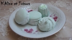 Mignardises en plâtre vert pastel dans leur assiette en porcelaine blanche / envoi offert 