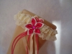 Kit jarretière dentelle ivoire et fushia ,fleur accessoire mariage 