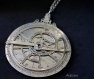 Astrolabe - recto verso - argent et grenat - gravure main 