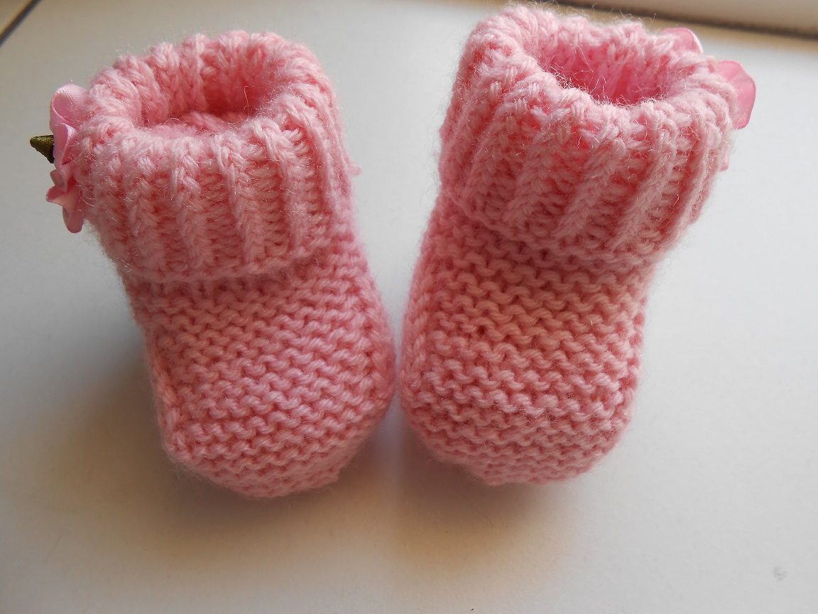 Chaussons bébé fille en tricot maille acrylique rose layette brodé