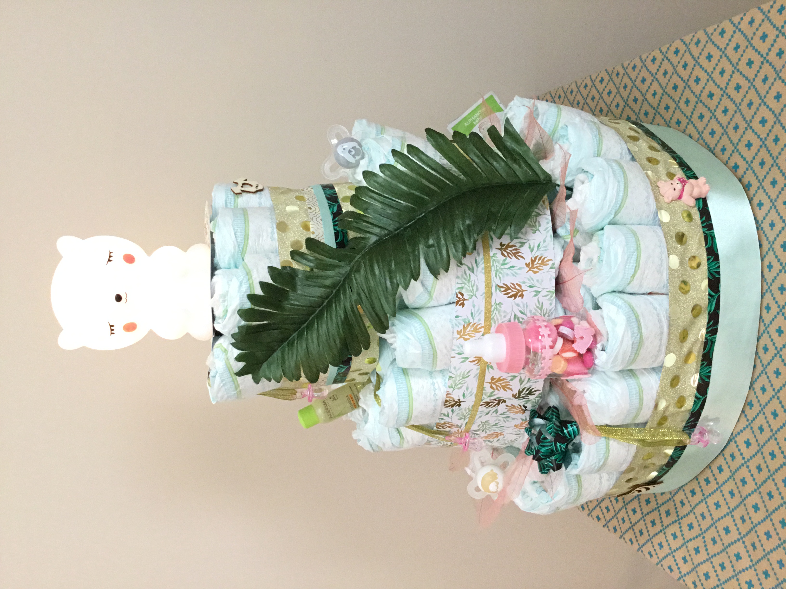 Gateau De Couches Babyshower Nature Et Paillettes Enfants Anniversaires Par Amelior