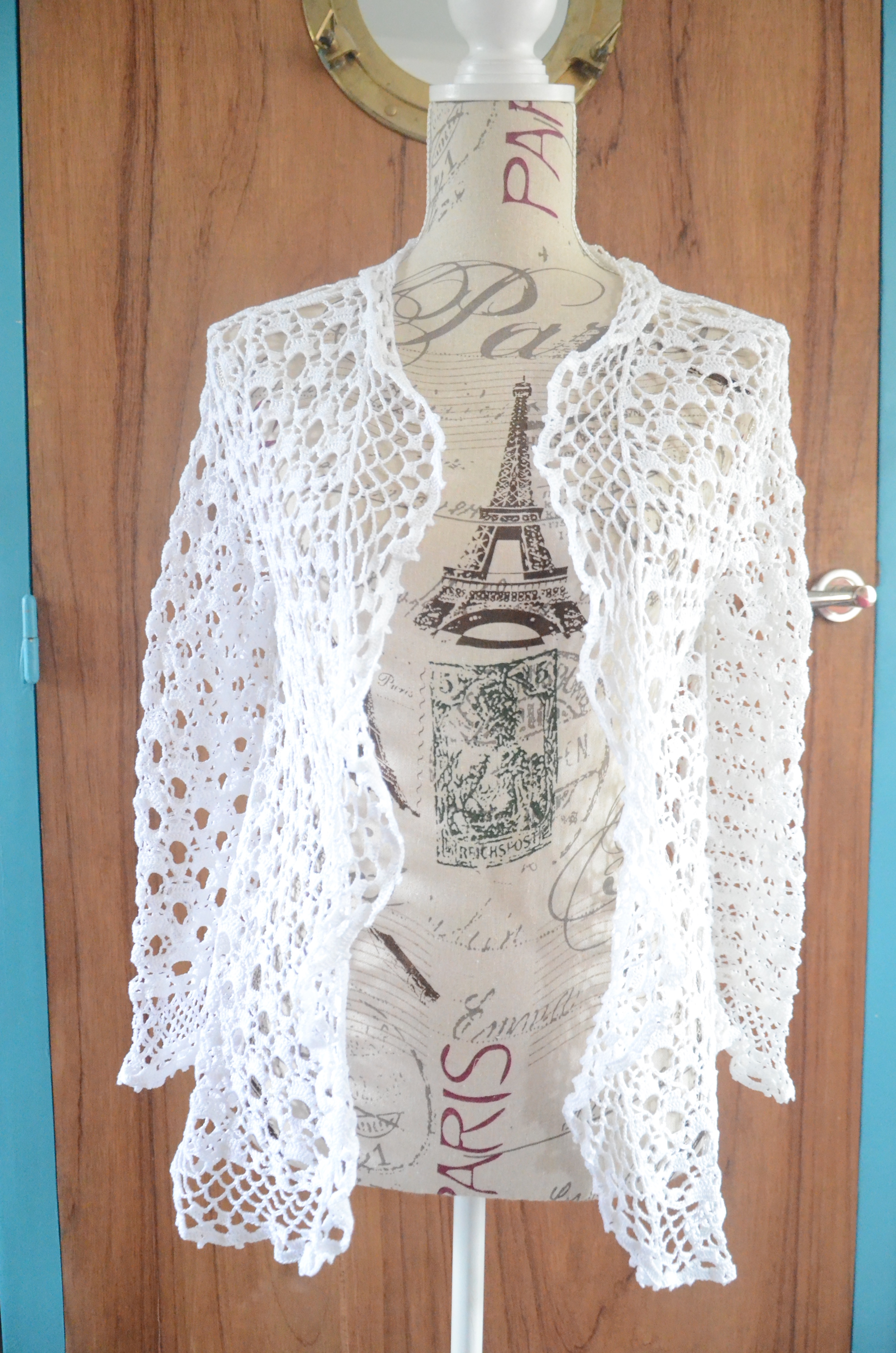 Gilet blanc ajouré au crochet modefemme par clairemafalda