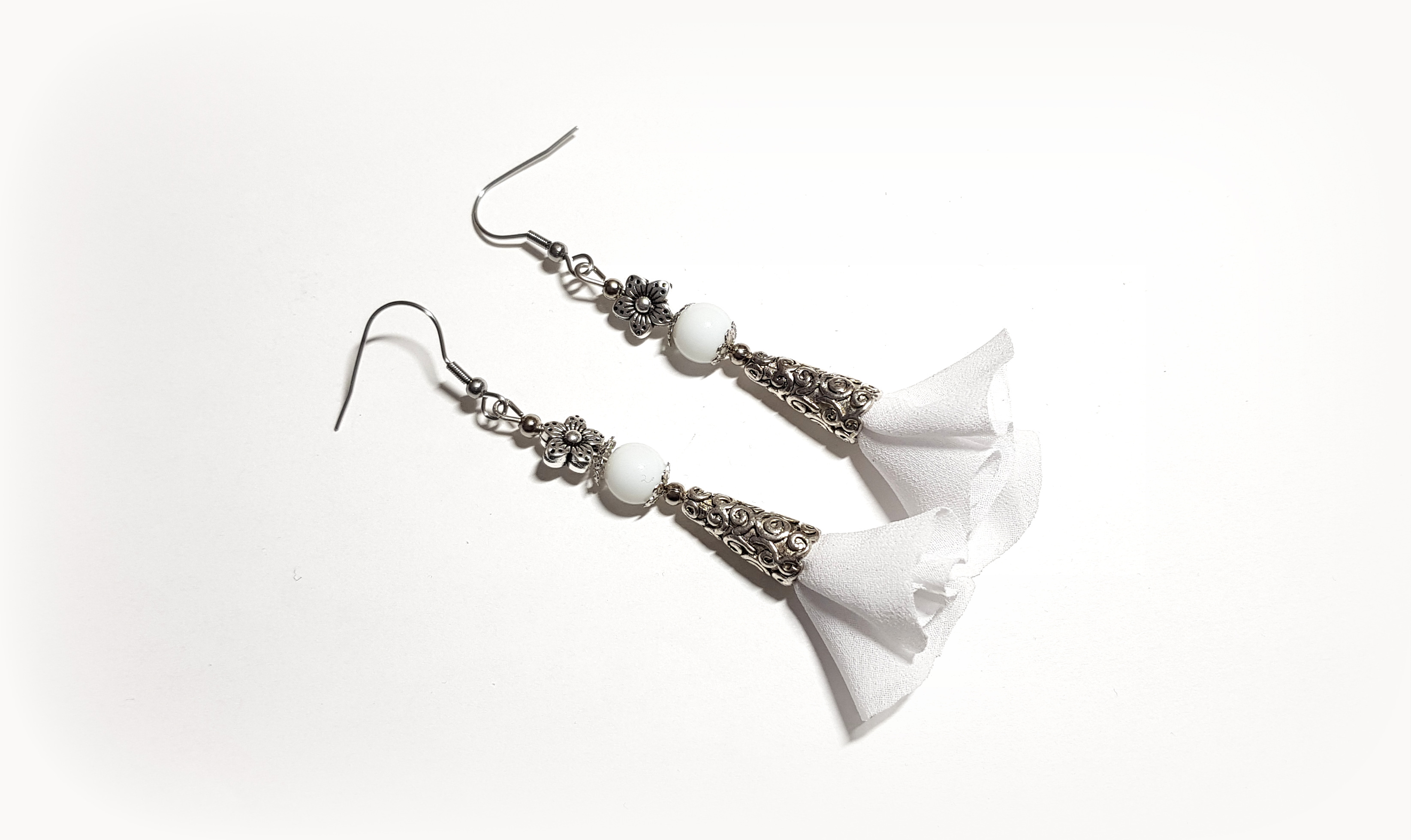Boucles d/'Oreilles Crochets Pompons Métal Argenté