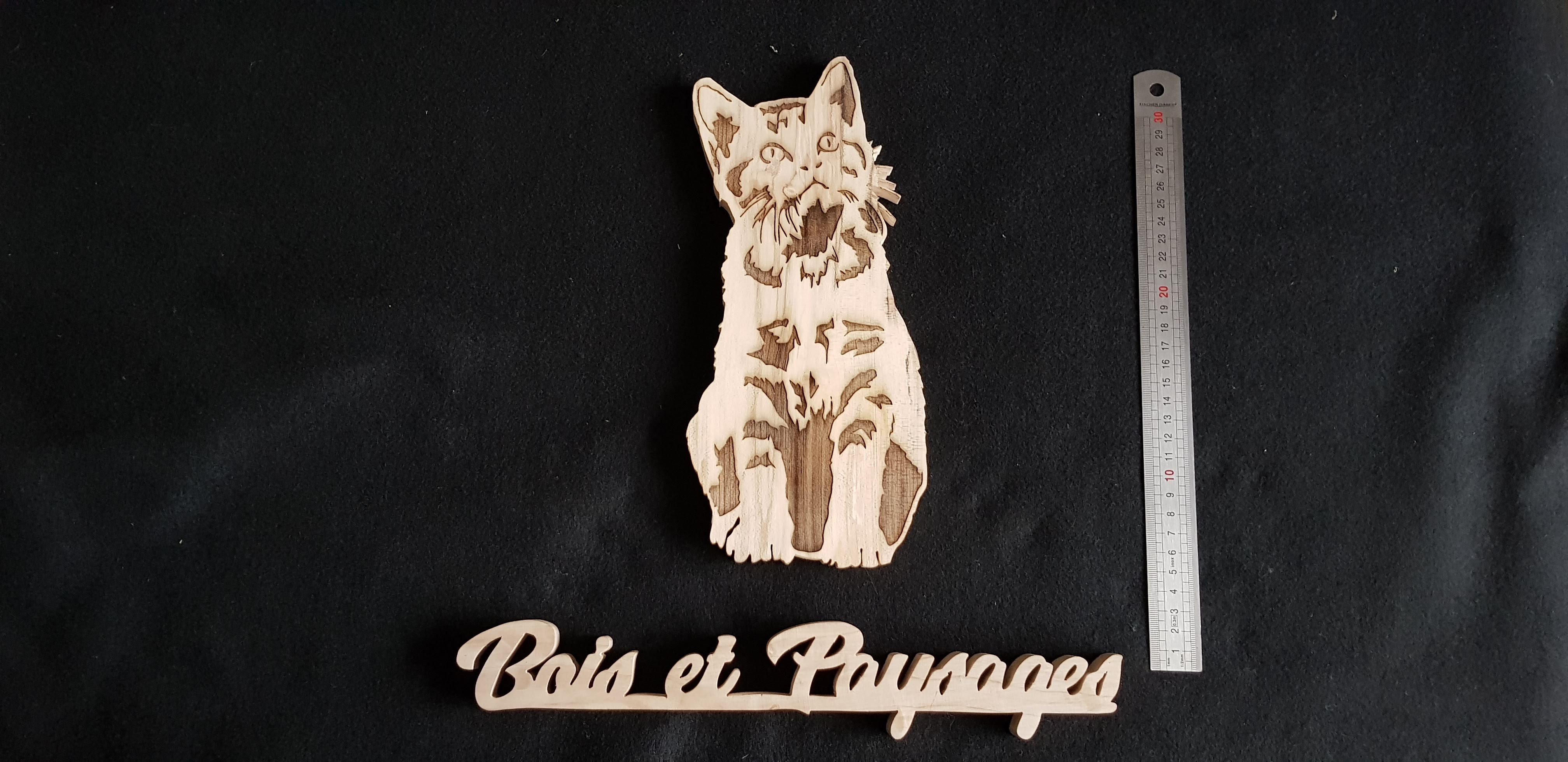Chat En Bois Grave Et Chantourne 28cmx12cm Decoration Bois Massif Gravure Par Bois Et Paysages