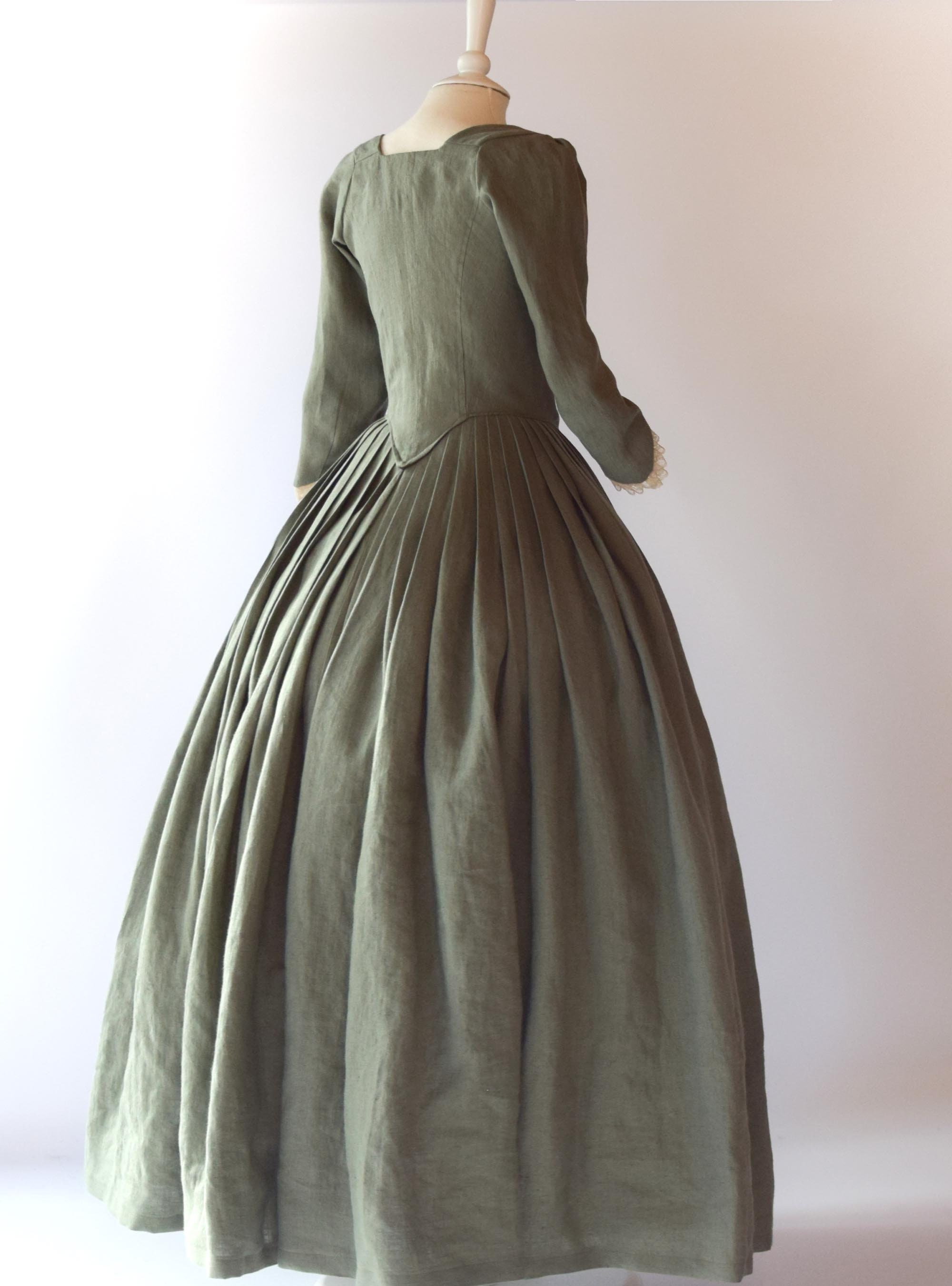 Colonial dress in sage green linen | 18th century dress | revolutionary war  costume | poldark cosplay | 1700s overdress : par atelier-serraspina