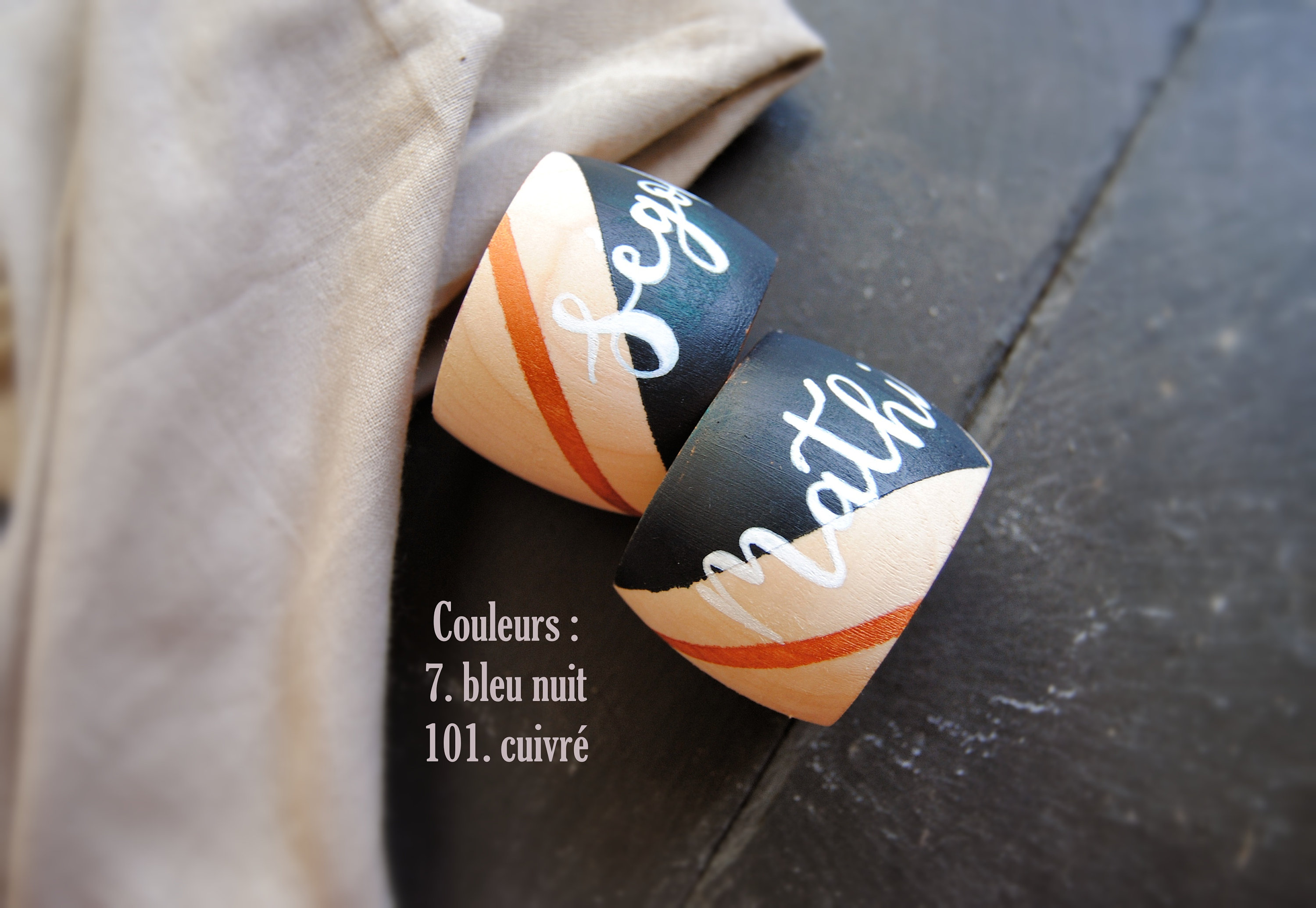 Rond de serviette bois, personnalisé, nom calligraphie, géométrique