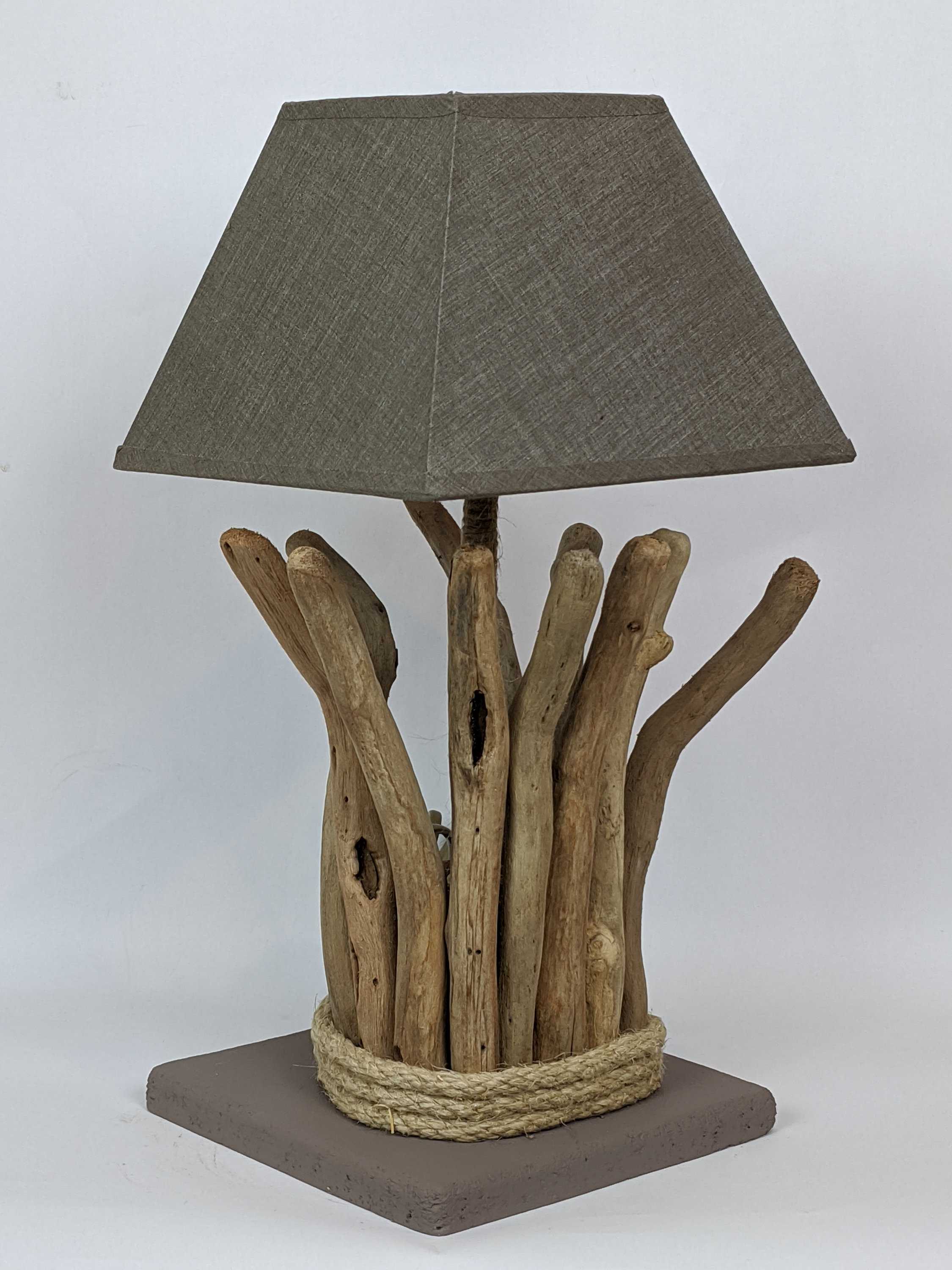 Lampe Artisanale En Bois Flotté – Flottante – Marron – Câblée