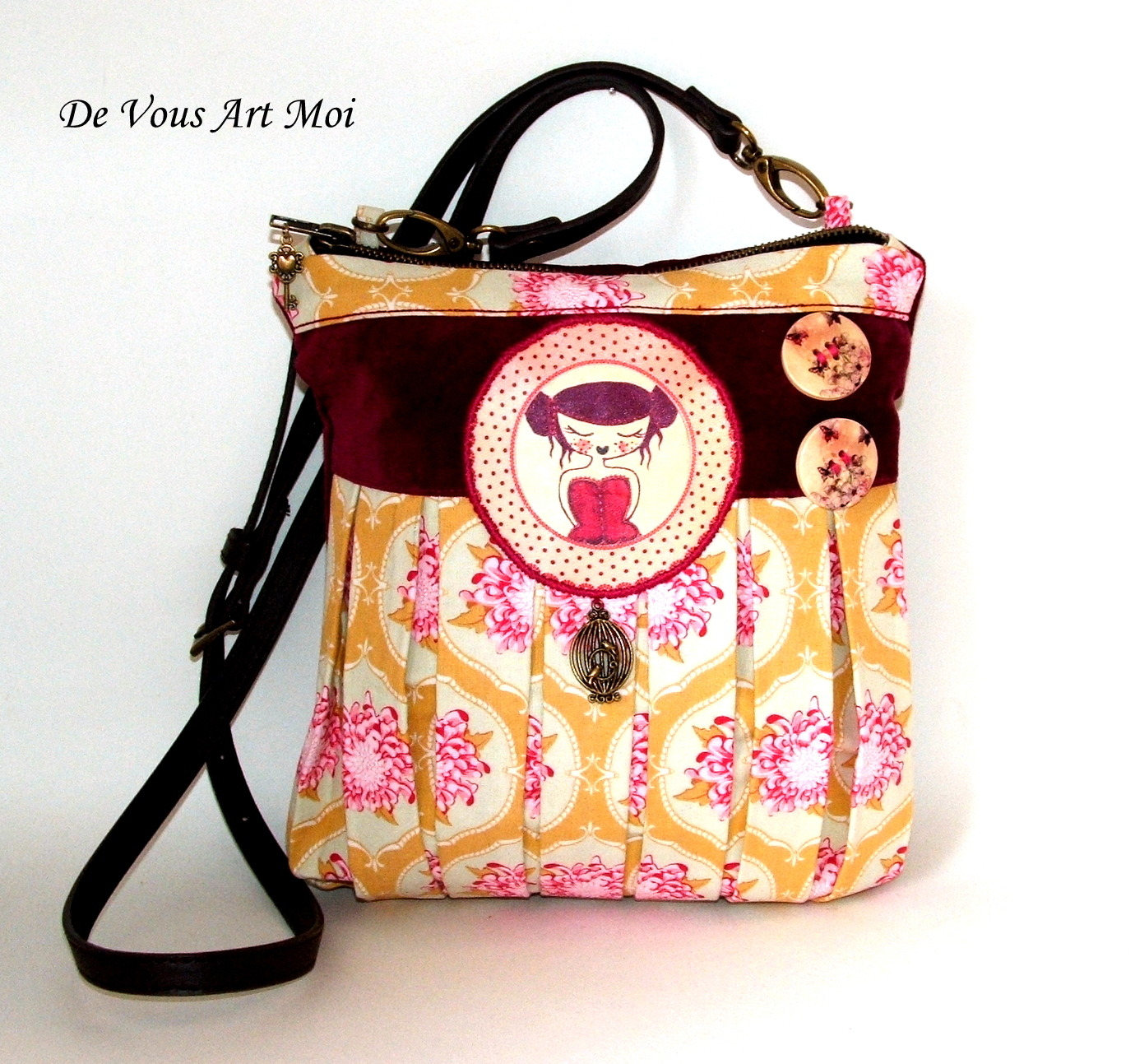 Petit sac à mains artisanal en cuir marron et sabra marocain tissé et cousu