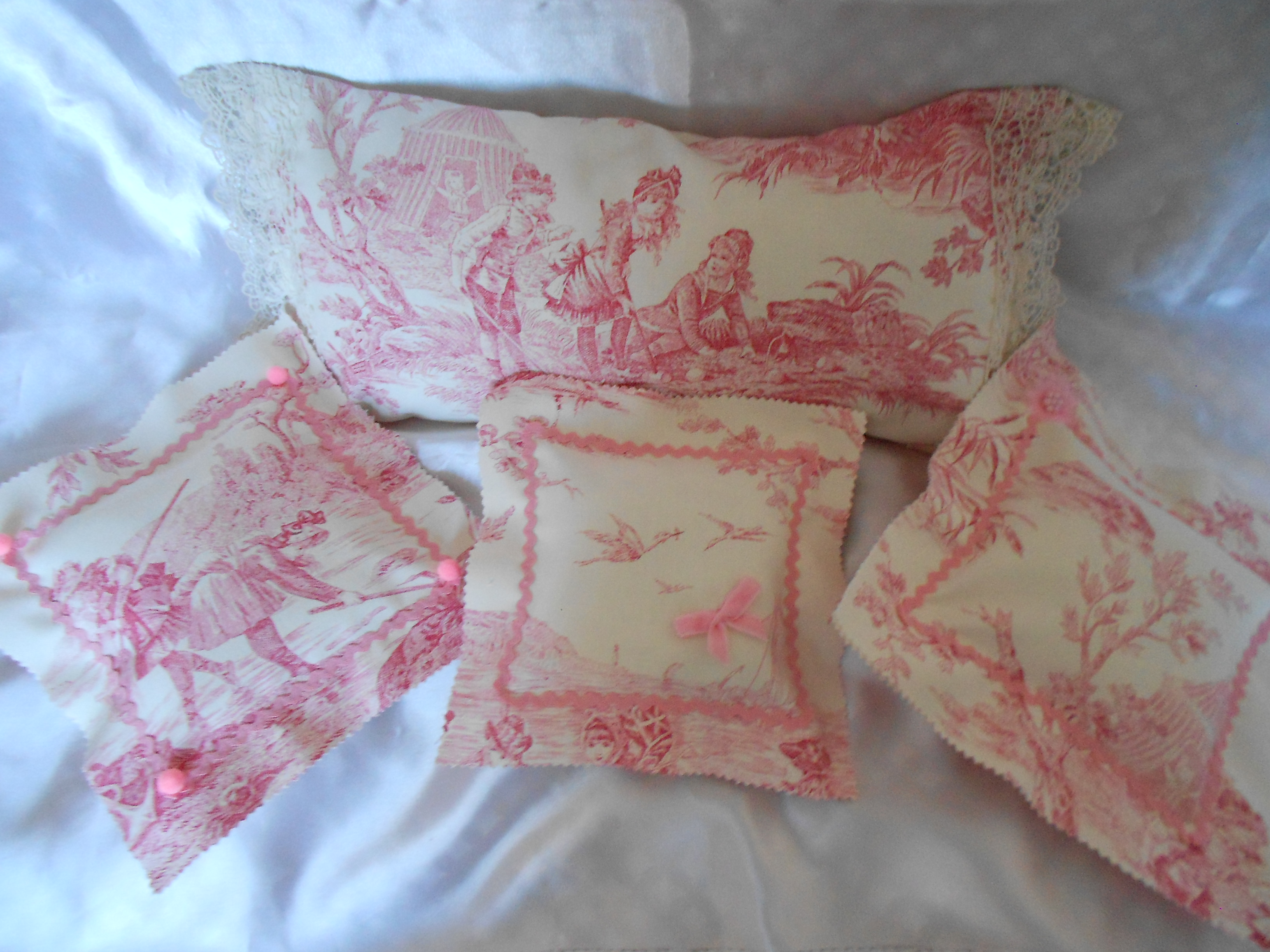Coussin 20x20cm esprit shabby chic en toile de jouy rose - fait main