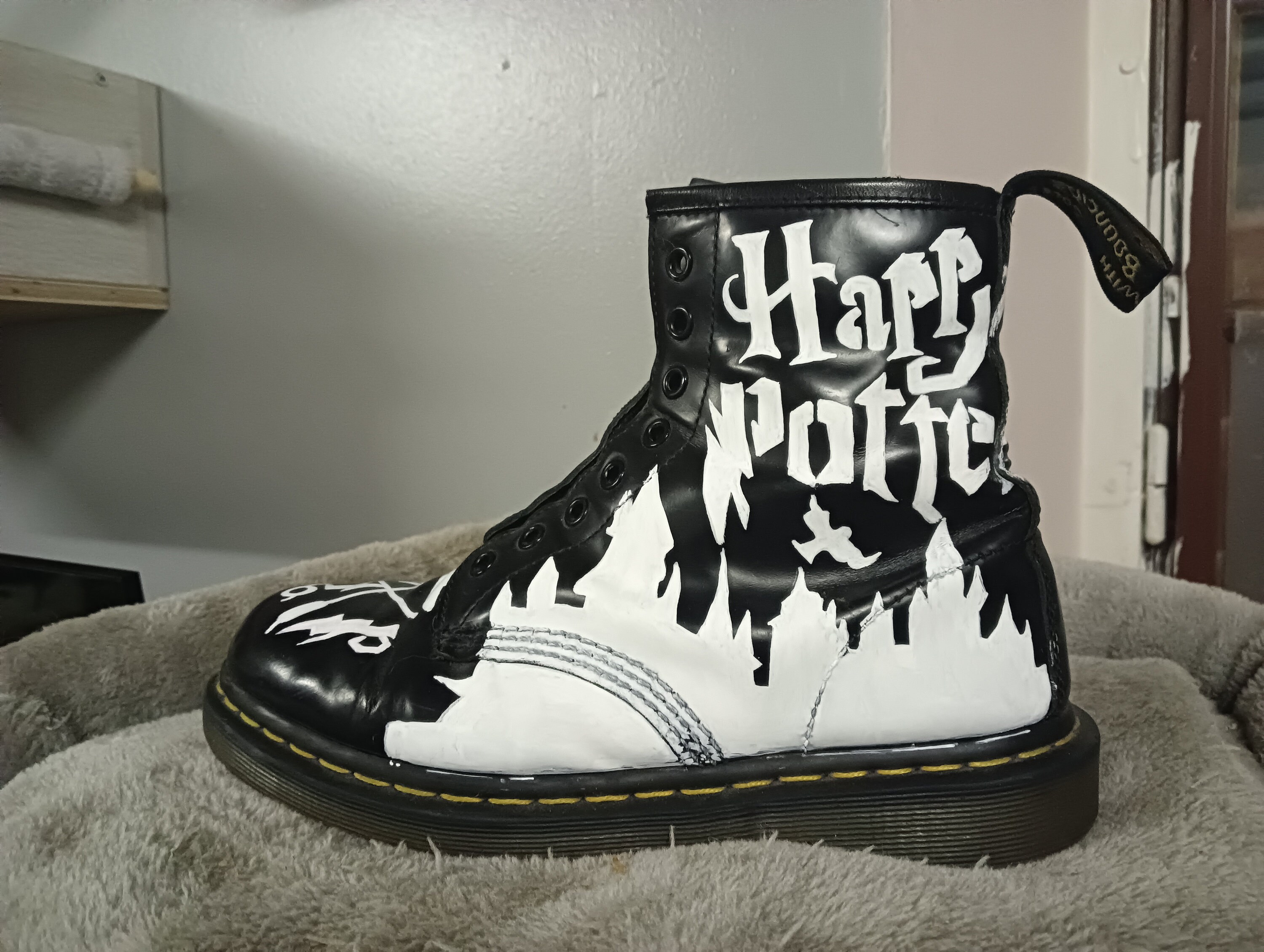 Paire de doc martens occasion customis es main th me harry potter