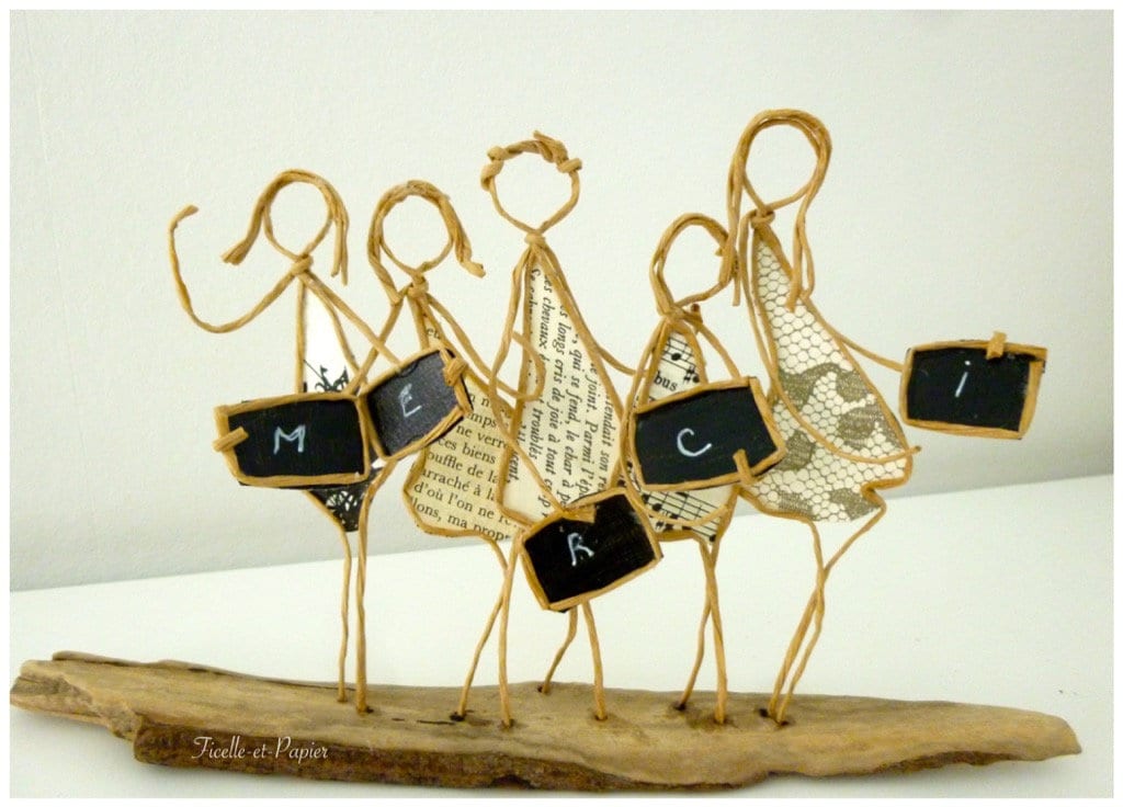 Cadeau pour institutrice figurines en ficelle et papier enfants école  création originale sculpture en fil de kraft armé sur bois flotté : par  ficelleetpapier