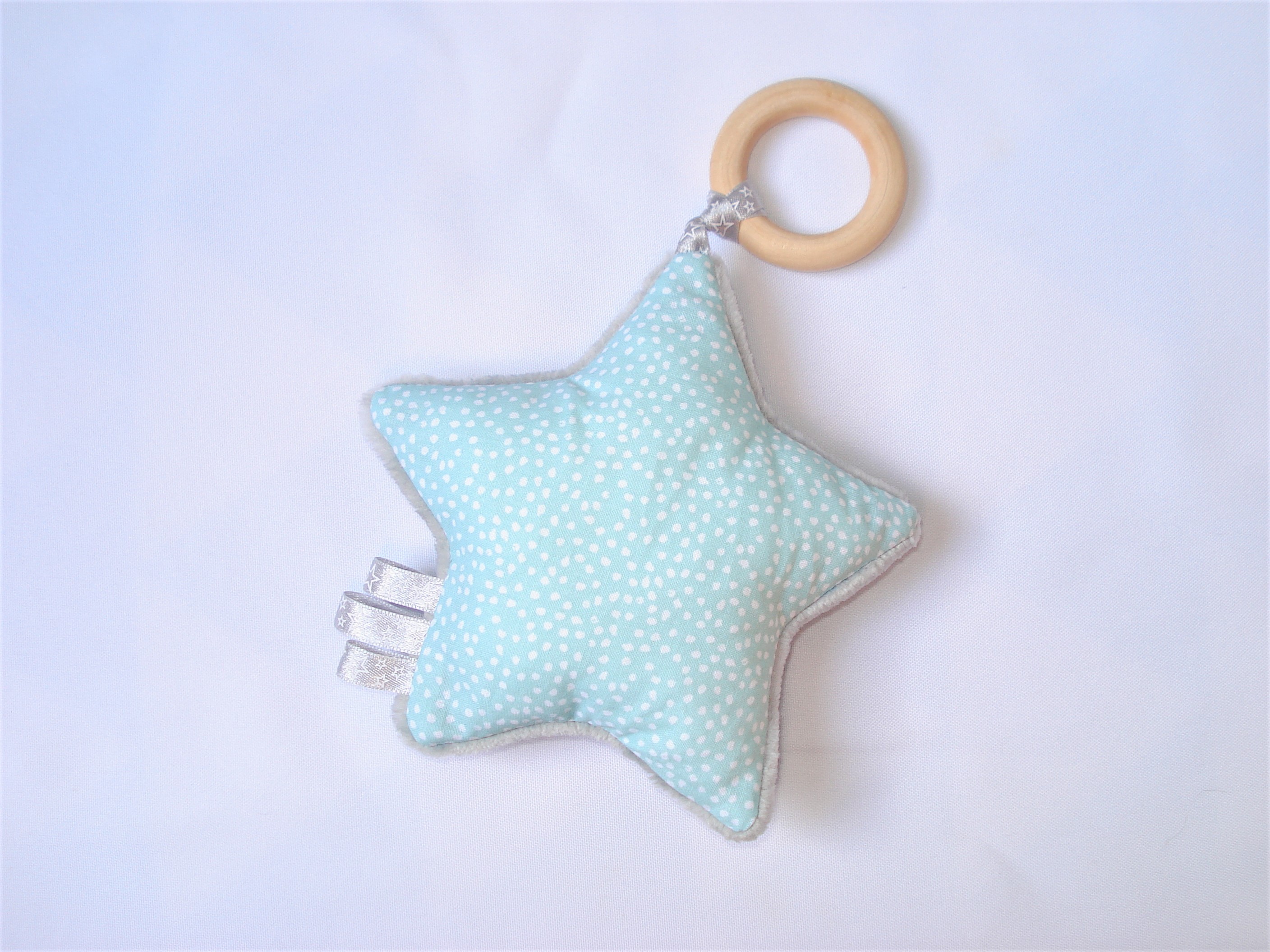 Doudou Anneau De Dentition Etoile Hochet Bebe Avec Clochette A L Interieur Esprit Montessori Accessoires Bebe Par Duventdanslesidees