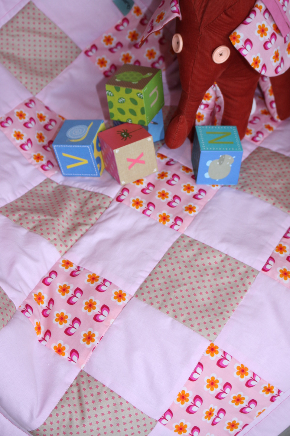 Couverture Bebe En Patchwork Rose Beige Et Orange Petit Modele Accessoires Bebe Par Laetitb