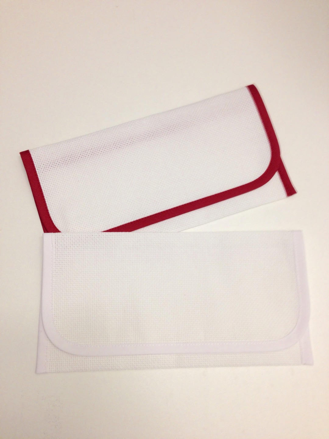 Pochette en feutrine brodée - M.A. Creation DiY