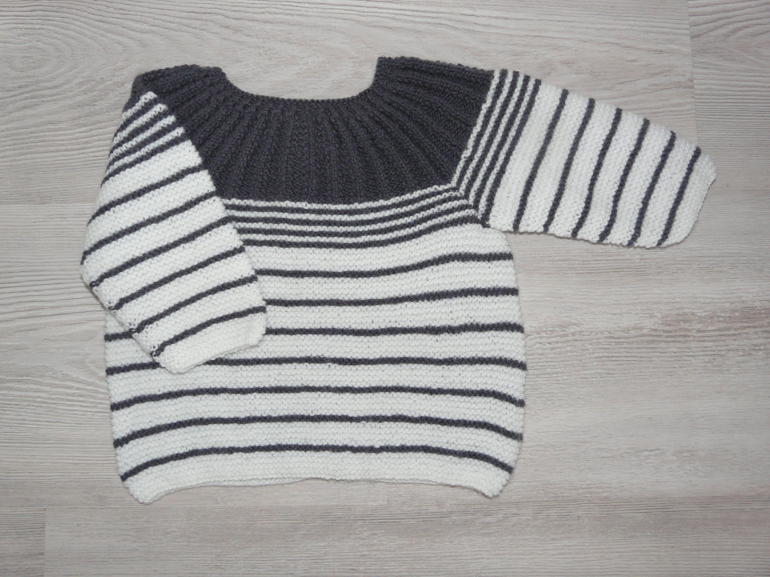 Pull Brassiere Marinniere Bebe 3 6 Mois Gris Souris Et Blanc Tricot Fait Main Cadeau Naissance Accessoires Bebe Par Catricote