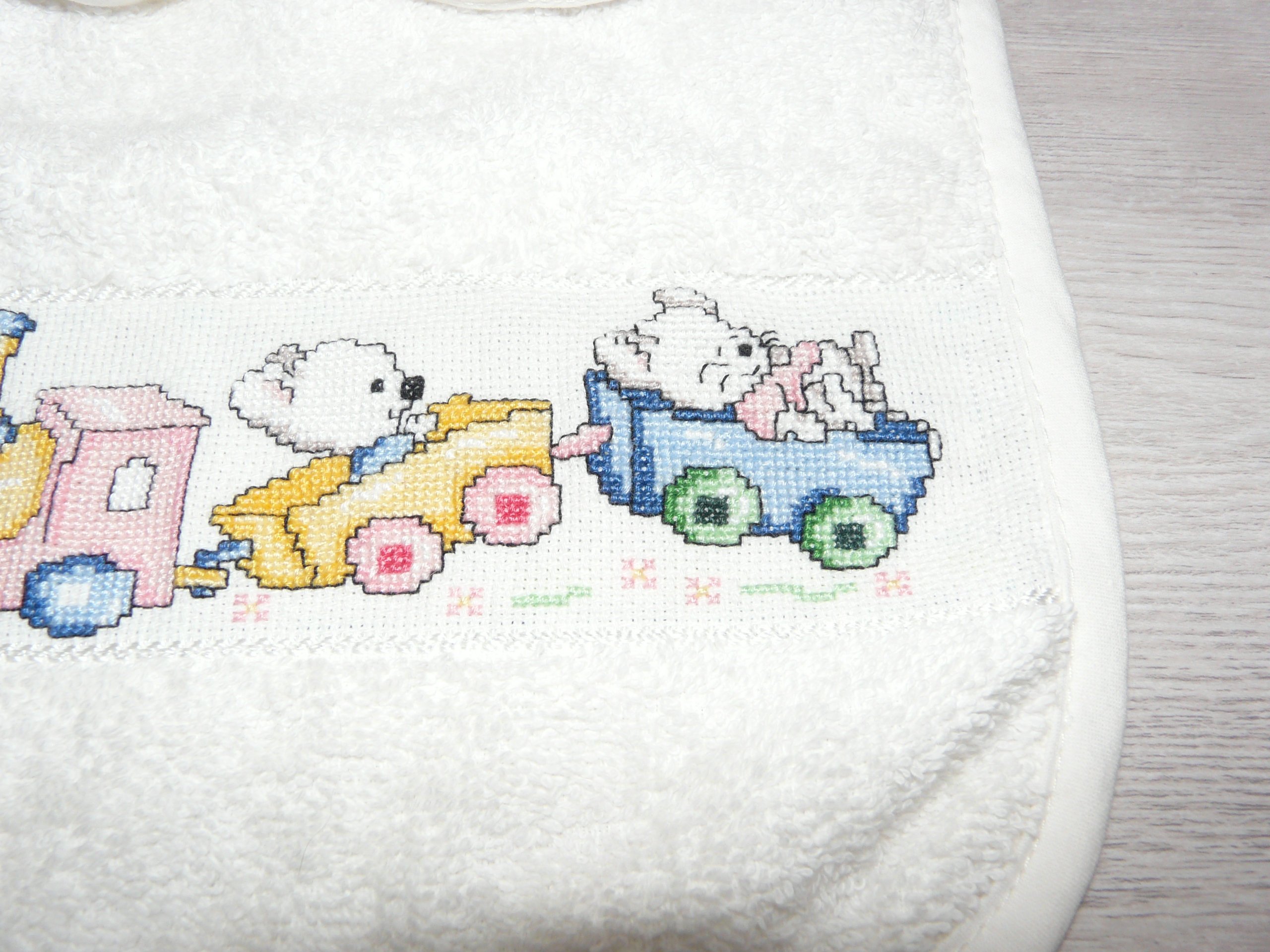 Bavoir Bebe Broderie Points De Croix Lapins Dans Le Train Cadeau Naissance Accessoires Bebe Par Catricote Bavoir Bebe Broderie Points De Croix Lapins Dans Le Train Cadeau Naissance Accessoires Bebe Par Catricote
