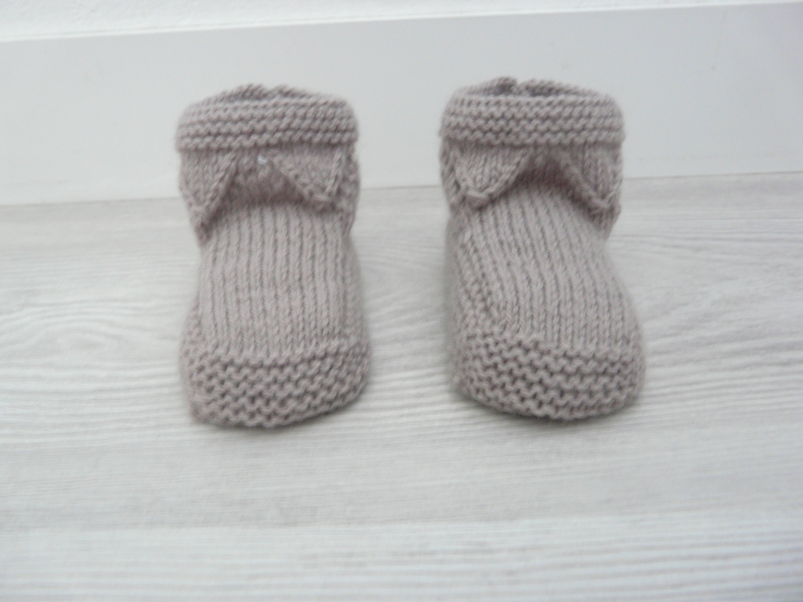 Chaussons Laine Bebe 0 3 Mois Couleur Biche Tricot Fait Main Cadeau Naissance Accessoires Bebe Par Catricote Chaussons Laine Bebe 0 3 Mois Couleur Biche Tricot Fait Main Cadeau Naissance Accessoires Bebe Par Catricote