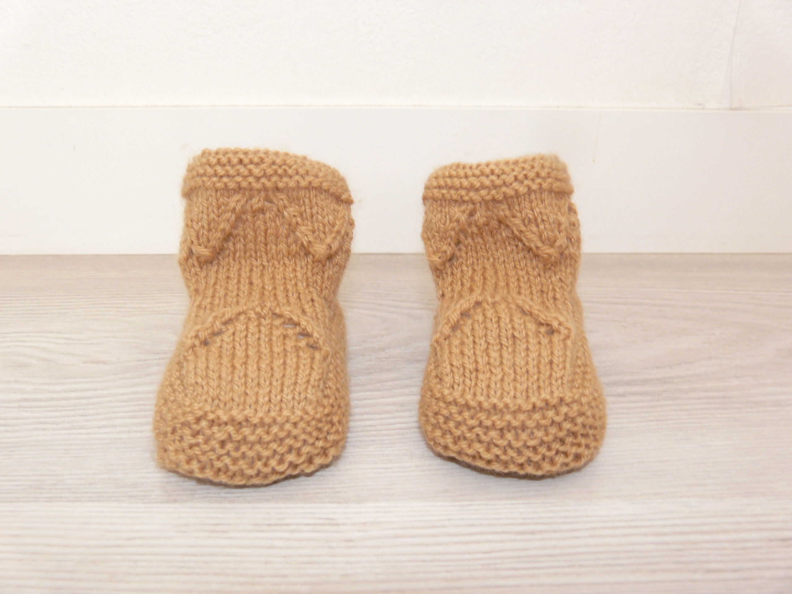 Chaussons Laine Bebe 0 3 Mois Marron Camel Tricot Fait Main Cadeau Naissance Accessoires Bebe Par Catricote