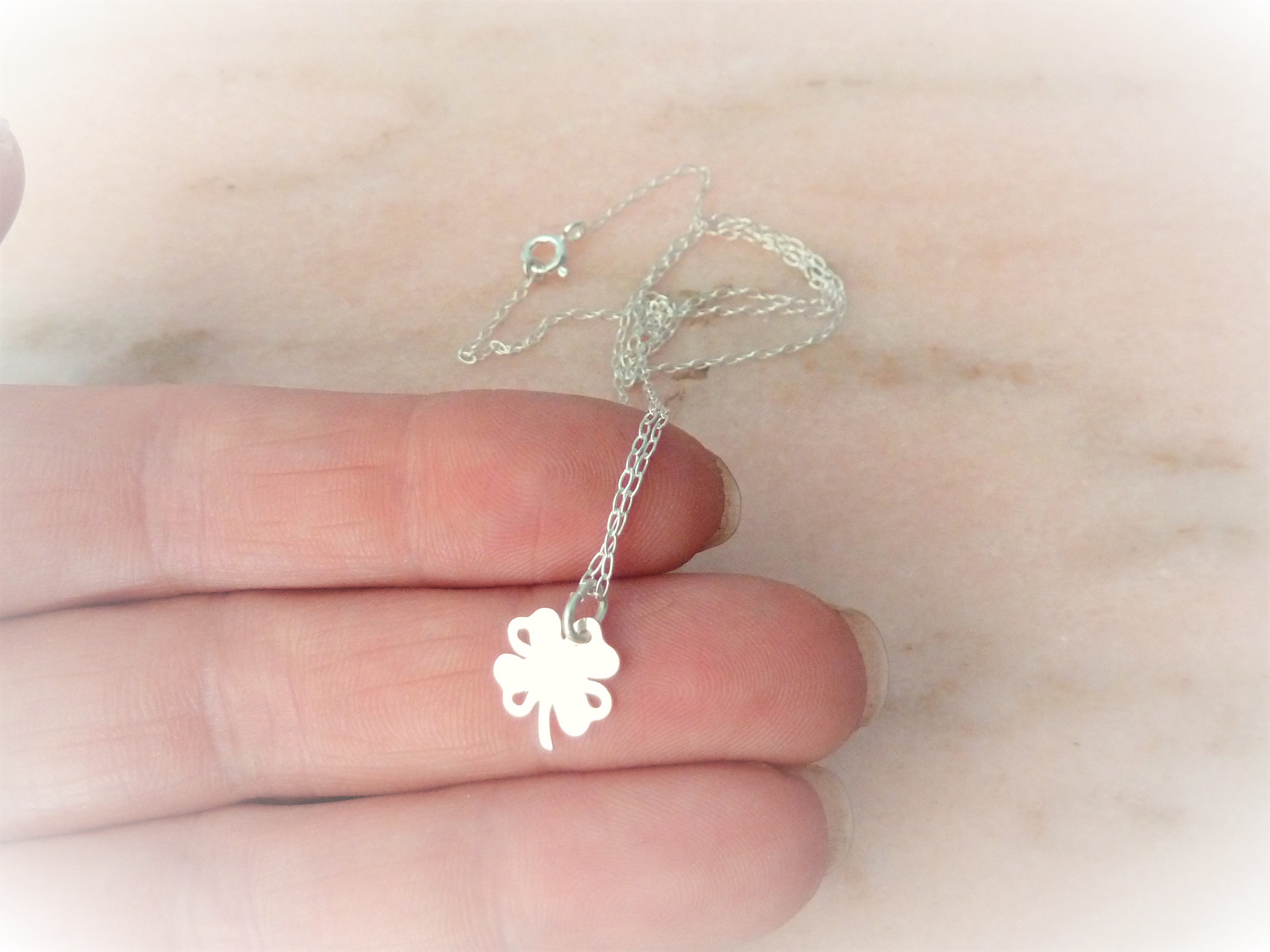 Collier Trefle A 4 Feuilles Chance Argent Massif 925 Porte Bonheur Delicat Fin Ras De Cou Nature Pendentif Grigri Femme Fille Accessoires Femme Par Lucilesias Collier Trefle A 4 Feuilles Chance Argent Massif 925 Porte Bonheur Delicat Fin Ras De Cou Nature Pendentif Grigri Femme Fille Accessoires Femme Par Lucilesias