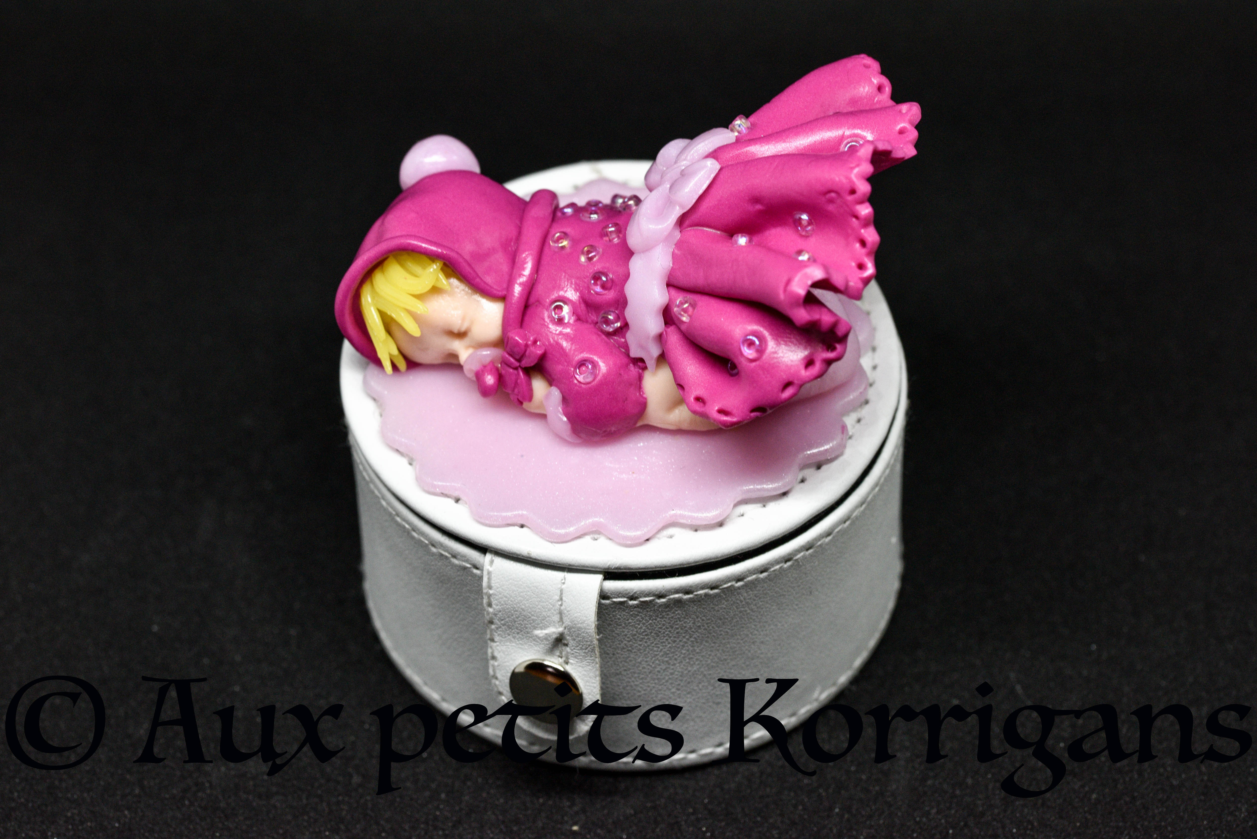 Boite A Dragees Ou A Secrets Bebe Fimo Fille Rose Et Perles Accessoires Bebe Par Auxpetitskorrigans