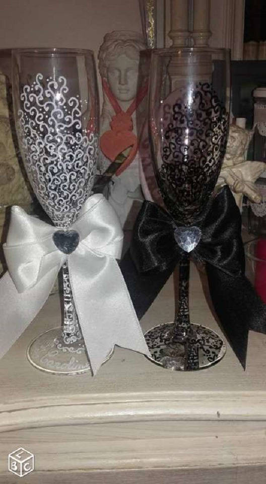 Duo de flûtes à champagne pour les mariés par atelierguernouillat