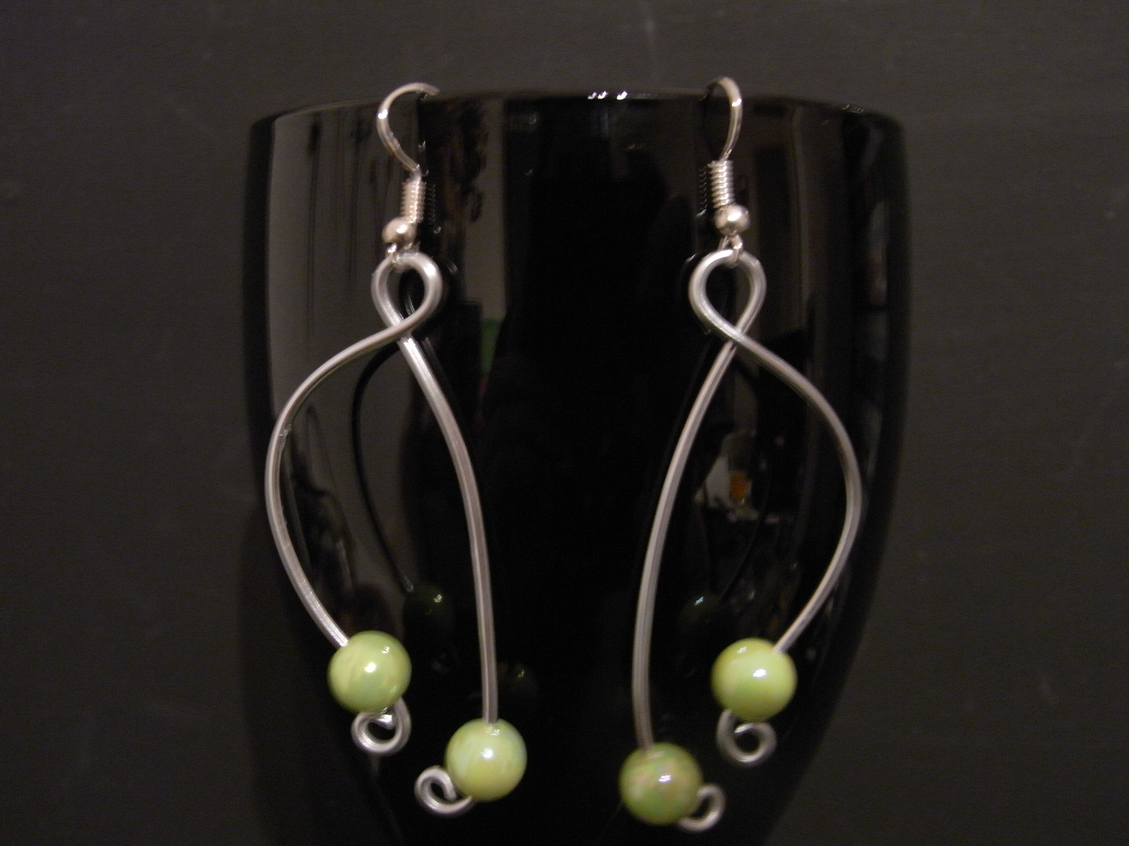 Boucles d'oreilles créoles, perles vertes