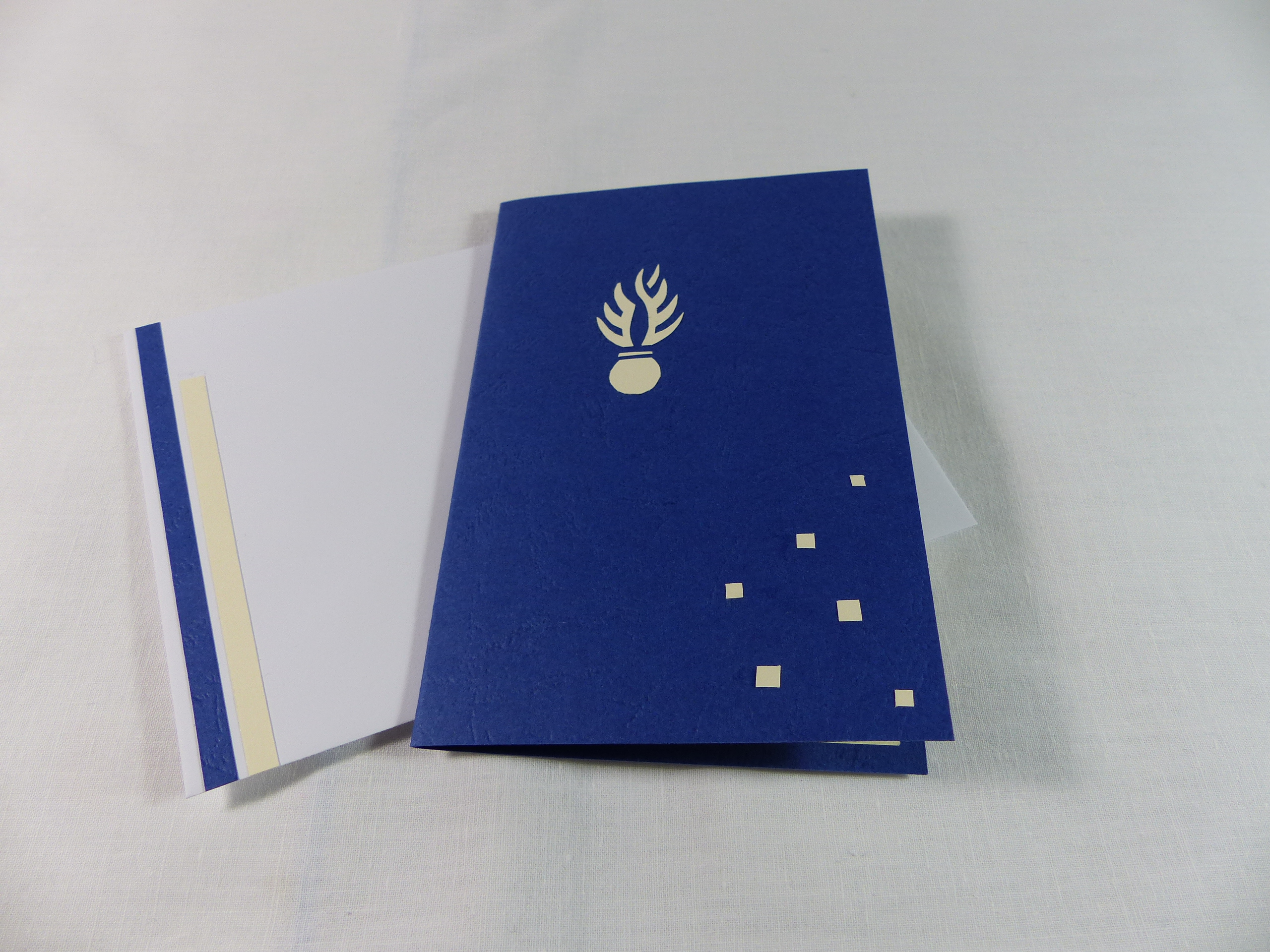 Carte Gendarme Pour Anniversaire Ou Autre Occasion En Relief 3d Kirigami Couleur Bleu Royal Et Ivoire Papeterie Cartes 3d Par Cartofil Carte Gendarme Pour Anniversaire Ou Autre Occasion En Relief 3d Kirigami Couleur Bleu Royal Et Ivoire Papeterie Cartes 3d Par Cartofil