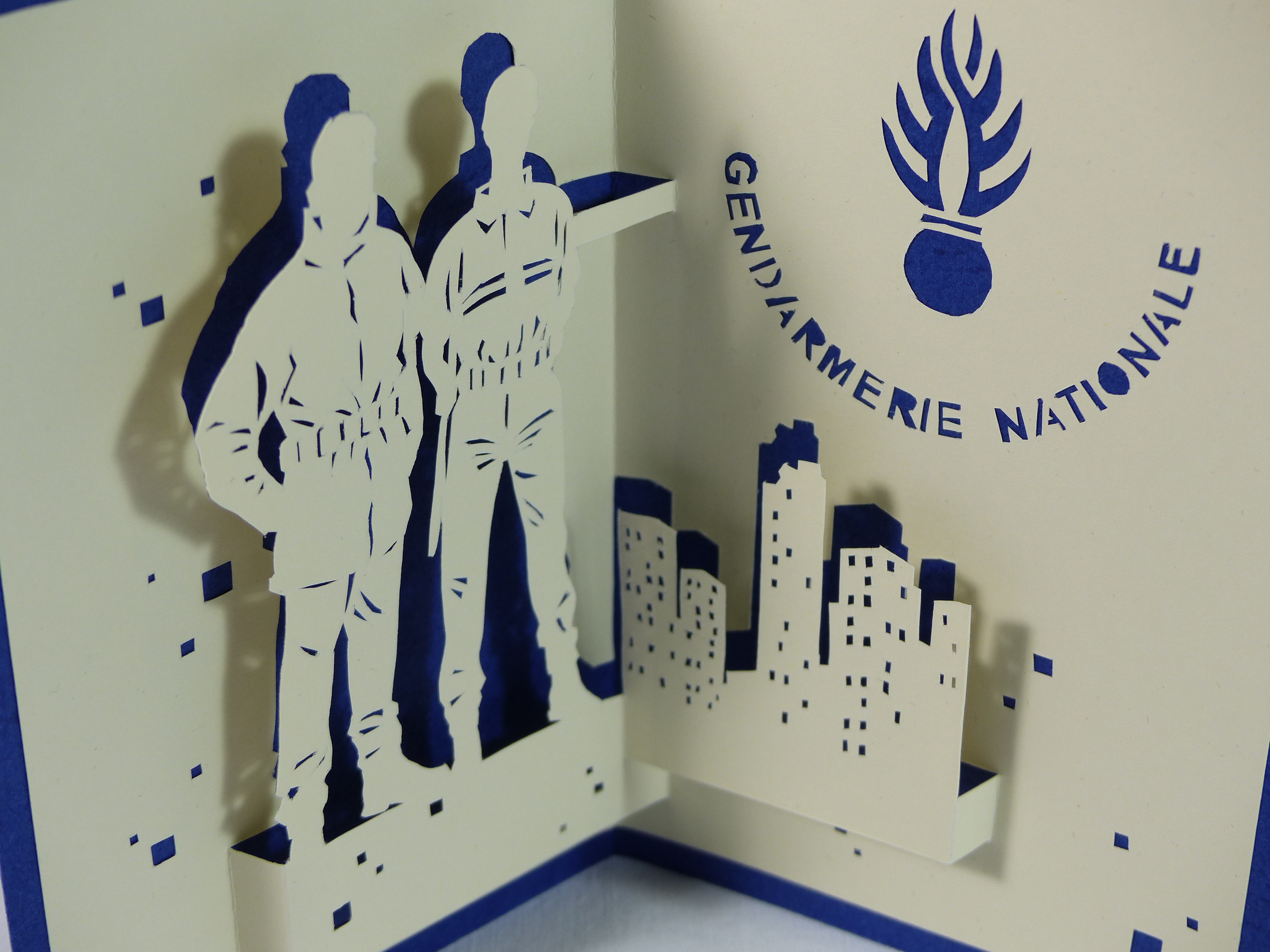 Carte Gendarme Pour Anniversaire Ou Autre Occasion En Relief 3d Kirigami Couleur Bleu Royal Et Ivoire Papeterie Cartes 3d Par Cartofil
