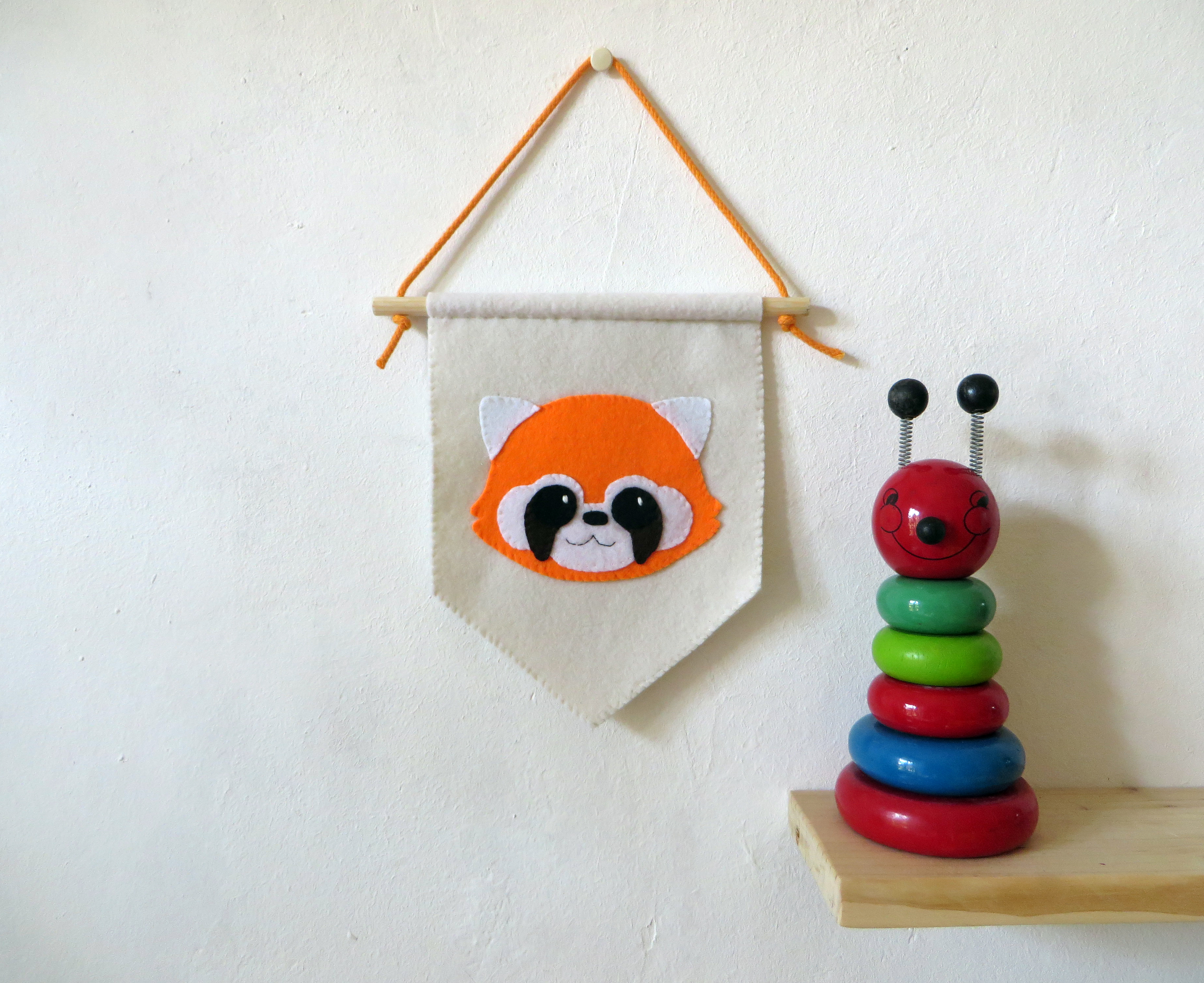 Decoration Murale Fanion Panda Roux En Feutrine Fait Main Pour Chambre D Enfant Ou Bebe Enfants Cadeaux Naissance Par Ibelieveicanfil