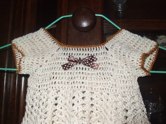 ROBE BEBE TAILLE NAISSANCE FAITE AU CROCHET