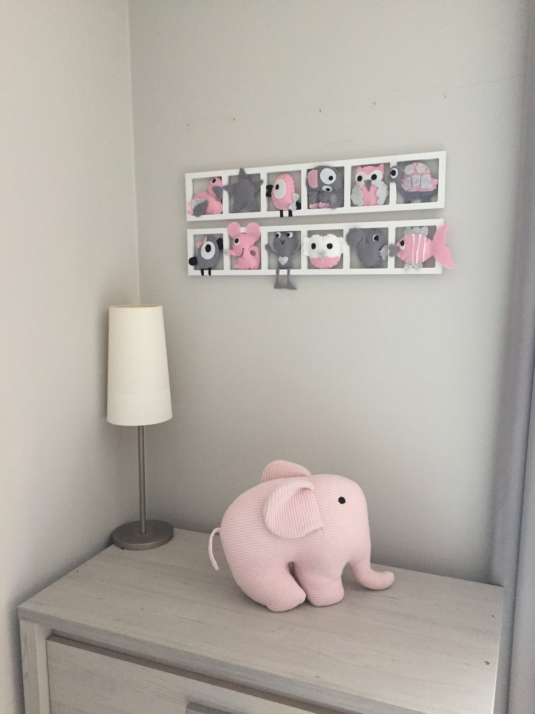 Decoration Murale Chambre Enfant Animaux En Feutrine Tons Blanc Rose Pale Gris Cadeau De Naissance Original Par Decobebe