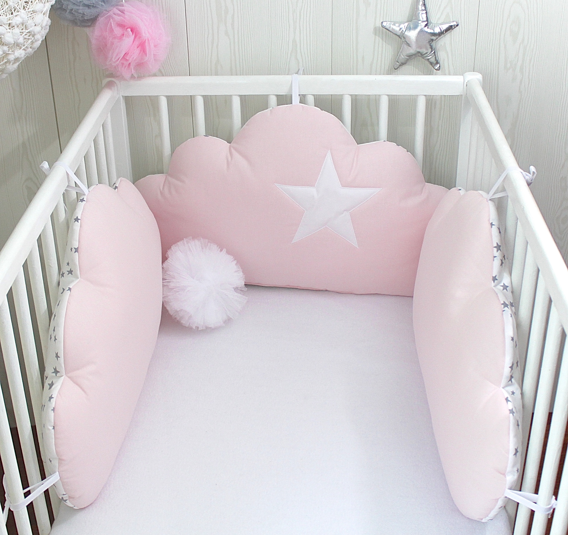 Tour De Lit Bebe 60cm Large 3 Coussins Nuages Ton Rose Pale Et Blanc A Etoiles Grises Accessoires Bebe Par Petitlion