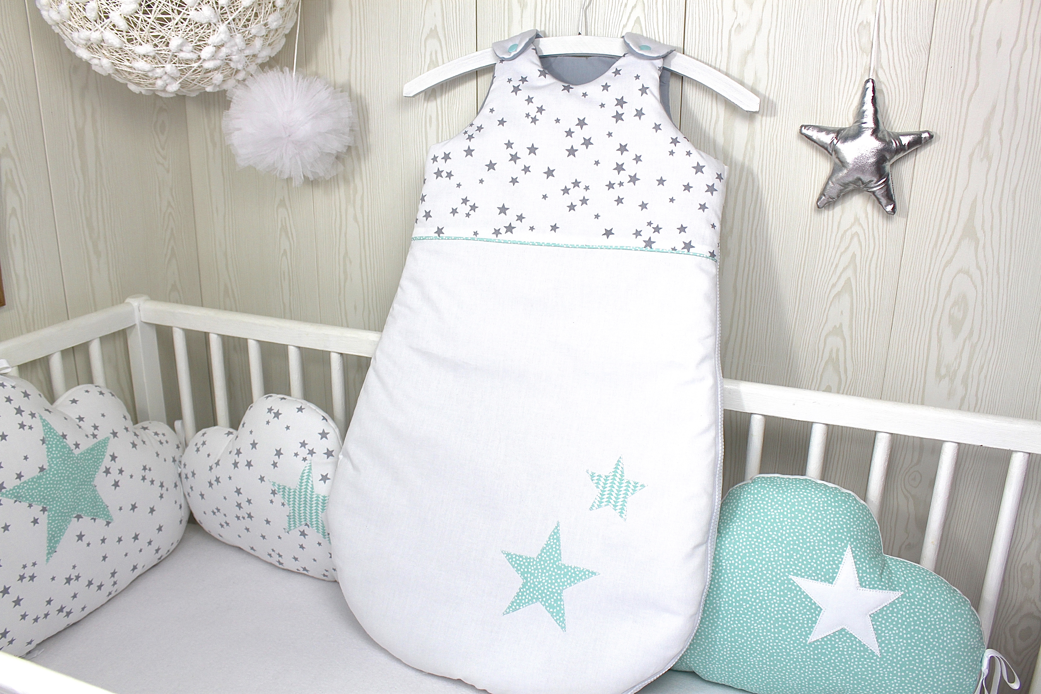 Gigoteuse bébé en blanc à étoiles grises et vert d'eau, taille 1 à 8 mois,  : accessoires-bebe par petitlion