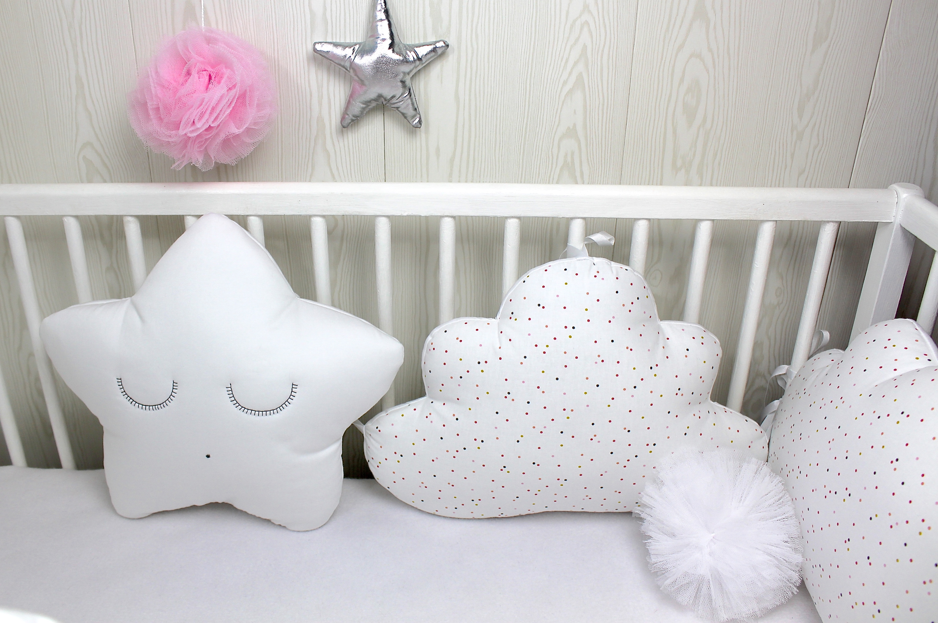 Tour de lit bébé en 60cm large, 5 coussins: lapin blanc, étoile et