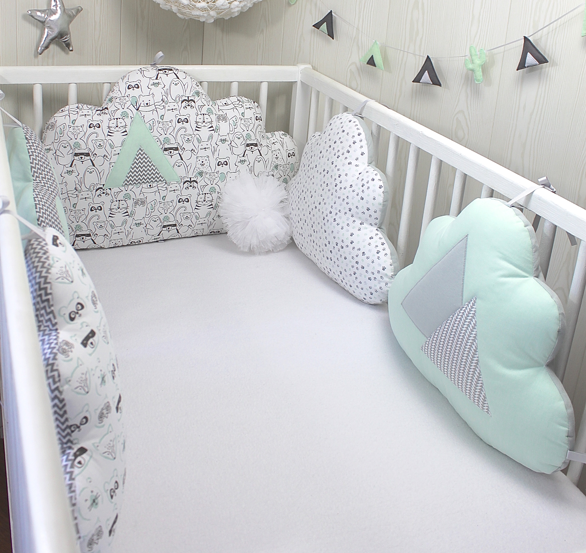 Tour De Lit 5 Coussins Nuages Pour Lit De 60cm Large Theme Cactus Et Tipi Indien Vert D Eau Clair Blanc Et Gris Realise A La Commande Accessoires Bebe Par Petitlion