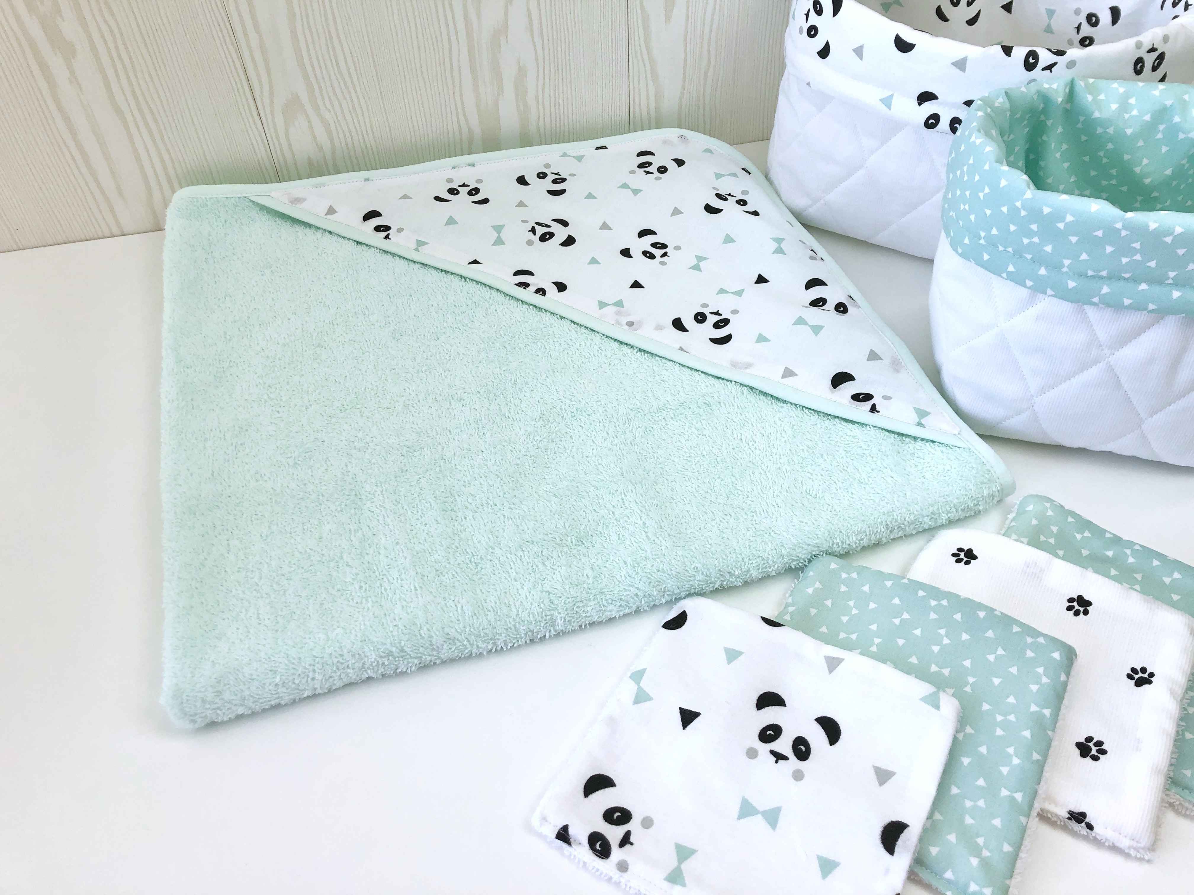 Cape De Bain Bebe Vert D Eau Et Panda Accessoires Bebe Par Petitlion