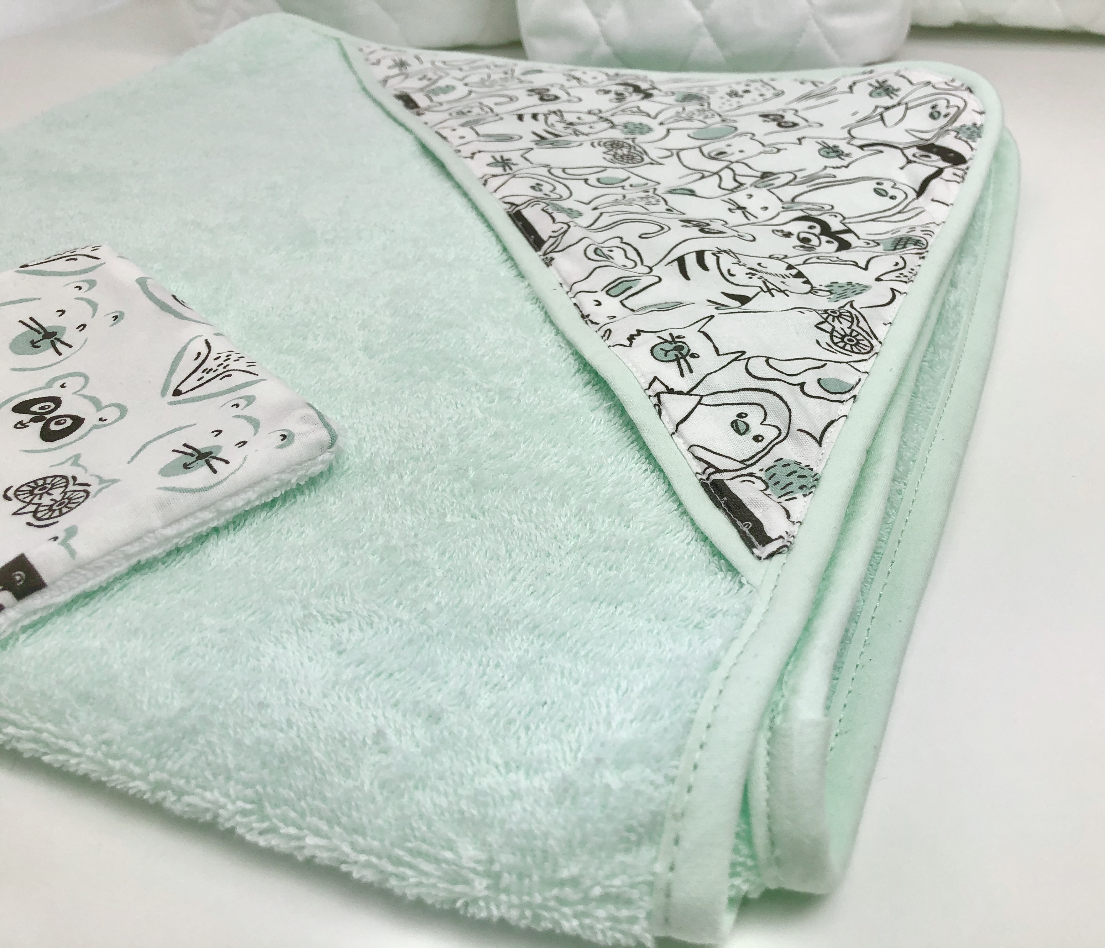 Cape De Bain Bebe Vert D Eau Et Animaux Avec Prenom Accessoires Bebe Par Petitlion Cape De Bain Bebe Vert D Eau Et Animaux Avec Prenom Accessoires Bebe Par Petitlion