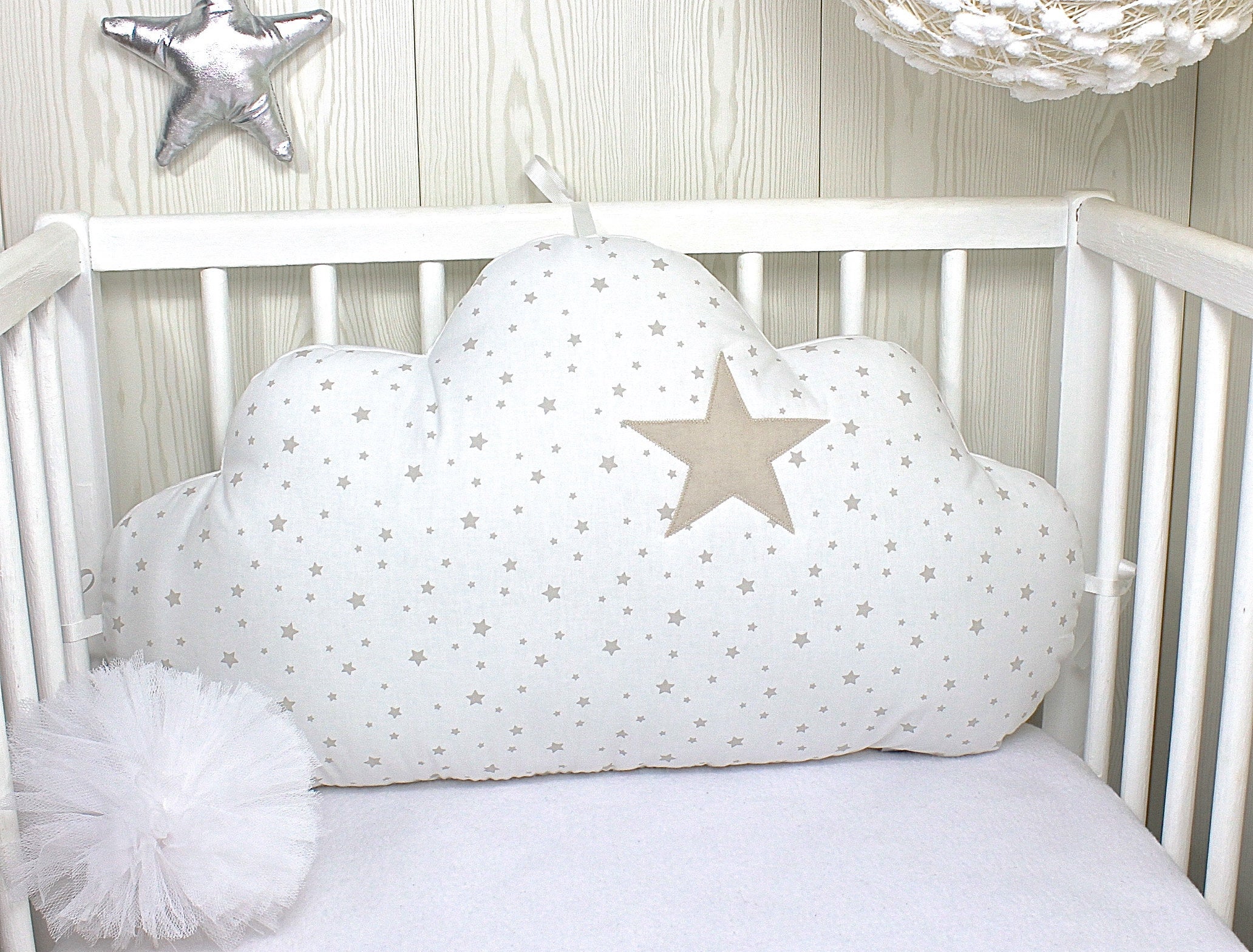 1 Coussin nuage 60 cm large pour décoration chambre enfant, blanc à étoiles  beiges