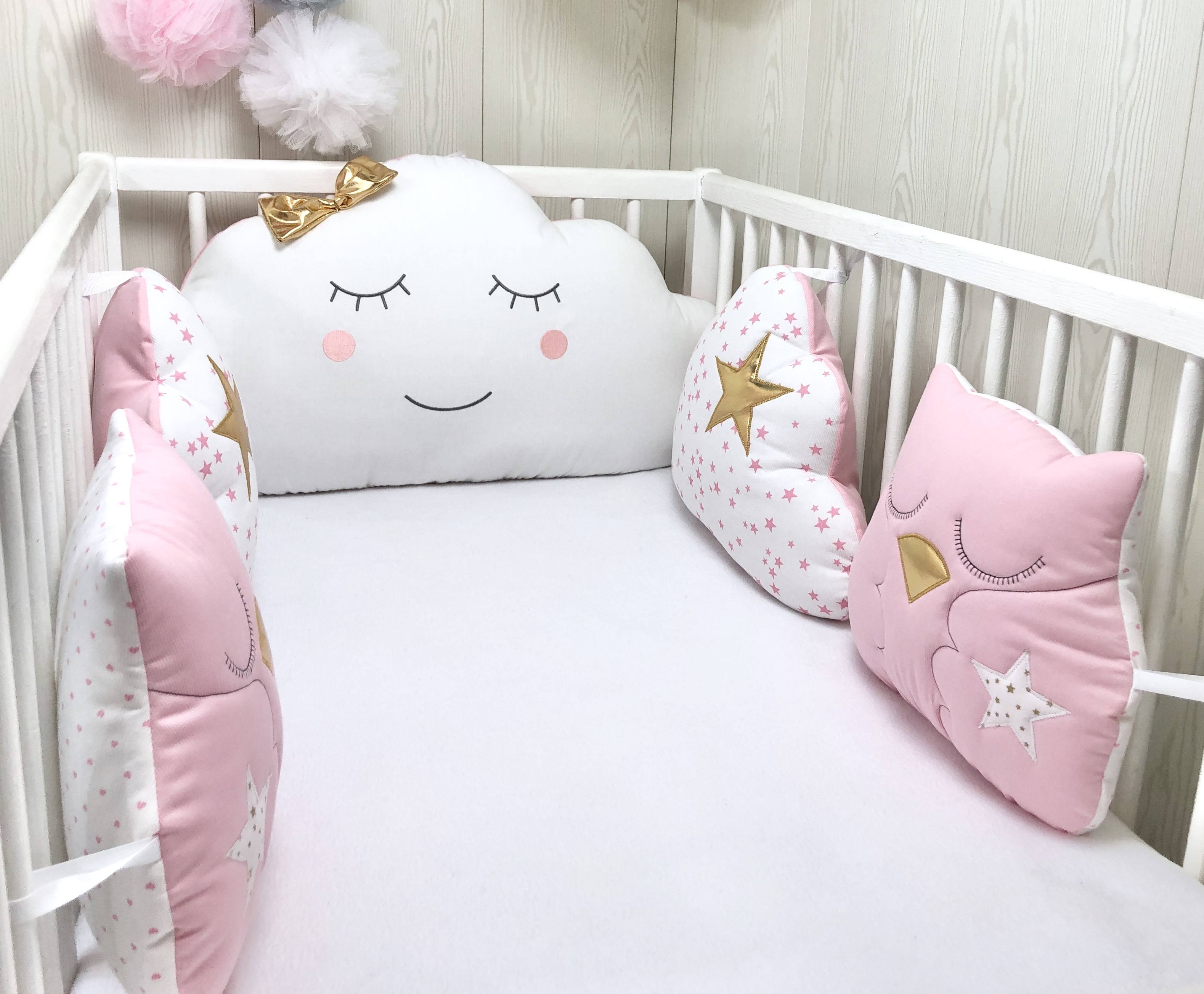 2 Coussins Nuages Tour De Lit Bebe Blanc Rose Et Dore Accessoires Bebe Par Petitlion