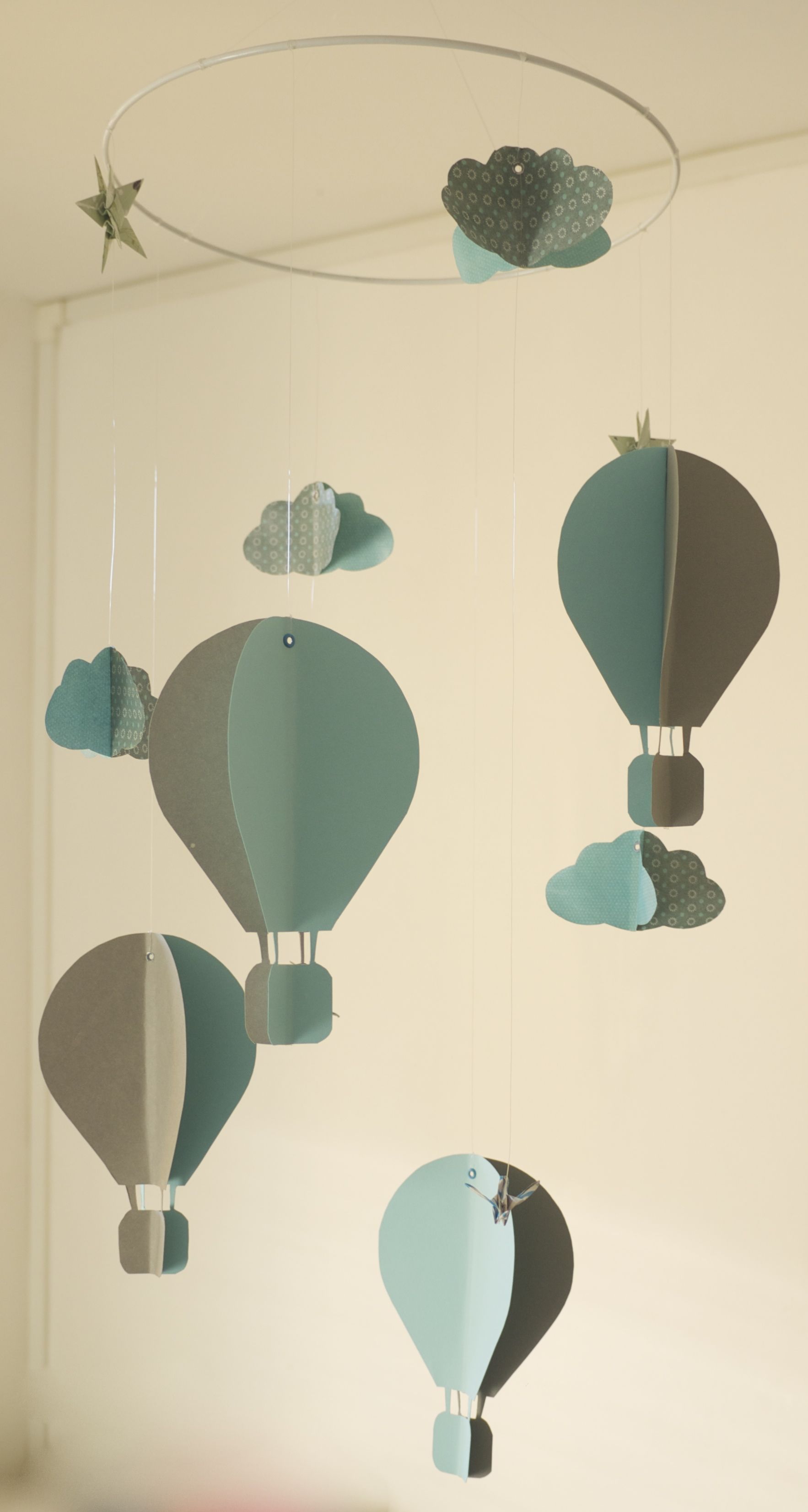 Mobile Bebe Origami Suspension En Spirale Chambre Enfant Bebe Montgolfiere Nuage Oiseau Cigogne Etoile Grue Babyshower Bleu Ciel Gris Accessoires Bebe Par Parisdepapiers Mobile Bebe Origami Suspension En Spirale Chambre Enfant Bebe Montgolfiere Nuage Oiseau Cigogne Etoile Grue Babyshower Bleu Ciel Gris Accessoires Bebe Par Parisdepapiers