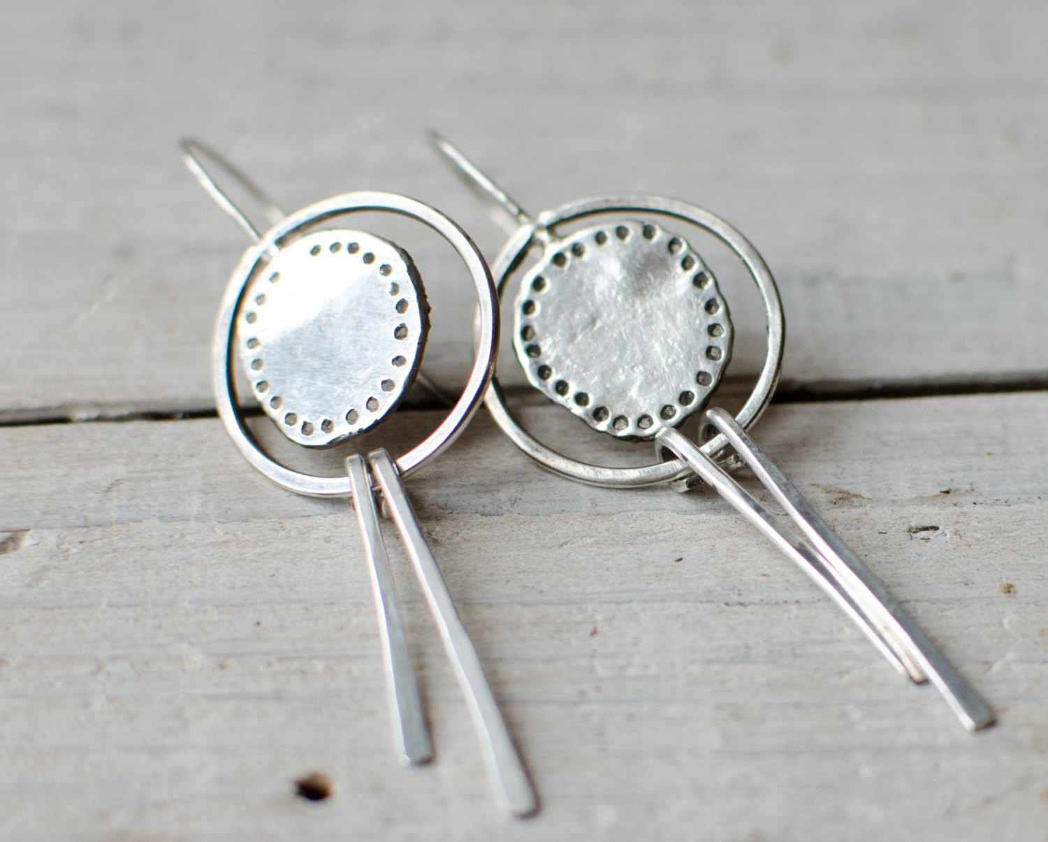 BOUCLES D'OREILLES CRÉOLES À NŒUD CELTIQUE EN ARGENT MASSIF - IVORY & EBONY